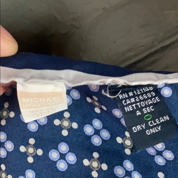 Micheal Kors pocket square - Picture 3 of 4